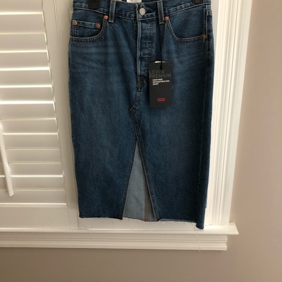 Levi’s Jean High Rise Deconstructive Skirt SZ: 26 - Picture 2 of 3